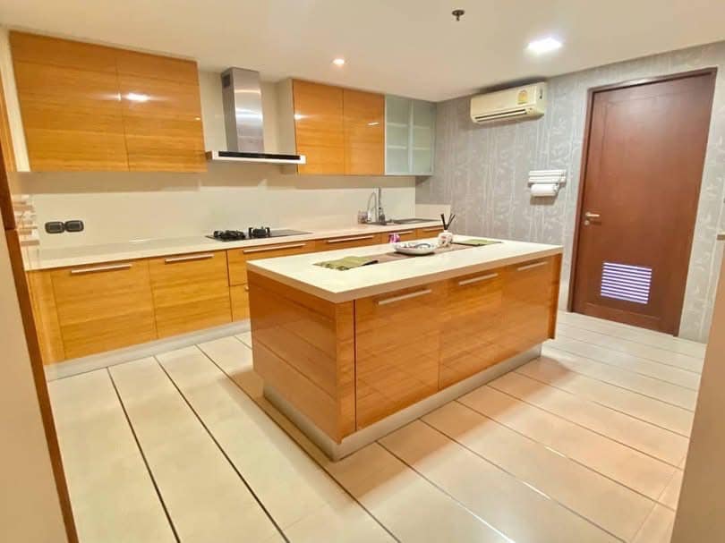 Spacious 3-bedroom, 3-bathroom residence at Kallista Mansion, 315 sqm, pet-friendly, 25th floor, rent for 165K/month or for sale at 55 MB. Contact for more details.