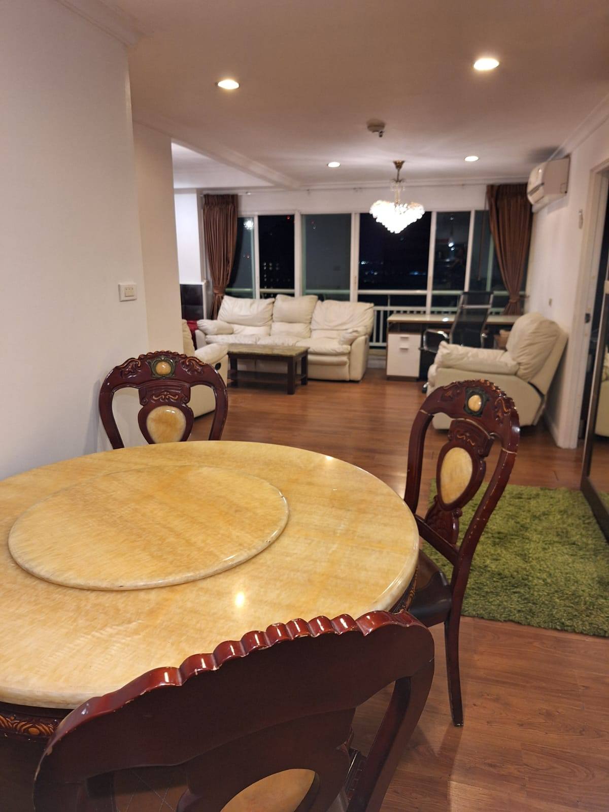 High-floor 2-bed, 3-bath 101 sqm unit at Grand Park View Asoke with wraparound balcony, Western kitchen, 2 parking. For rent at 49K/month. Inquire today!