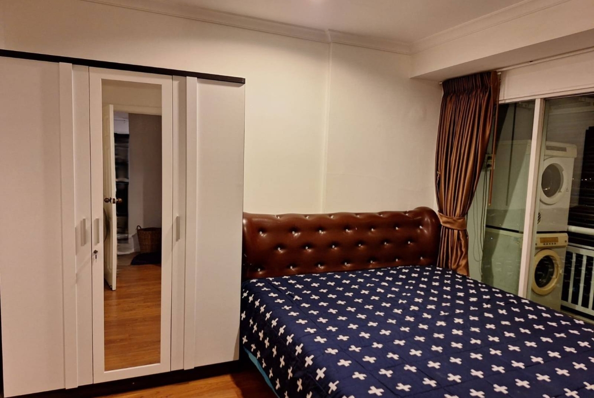High-floor 2-bed, 3-bath 101 sqm unit at Grand Park View Asoke with wraparound balcony, Western kitchen, 2 parking. For rent at 49K/month. Inquire today!
