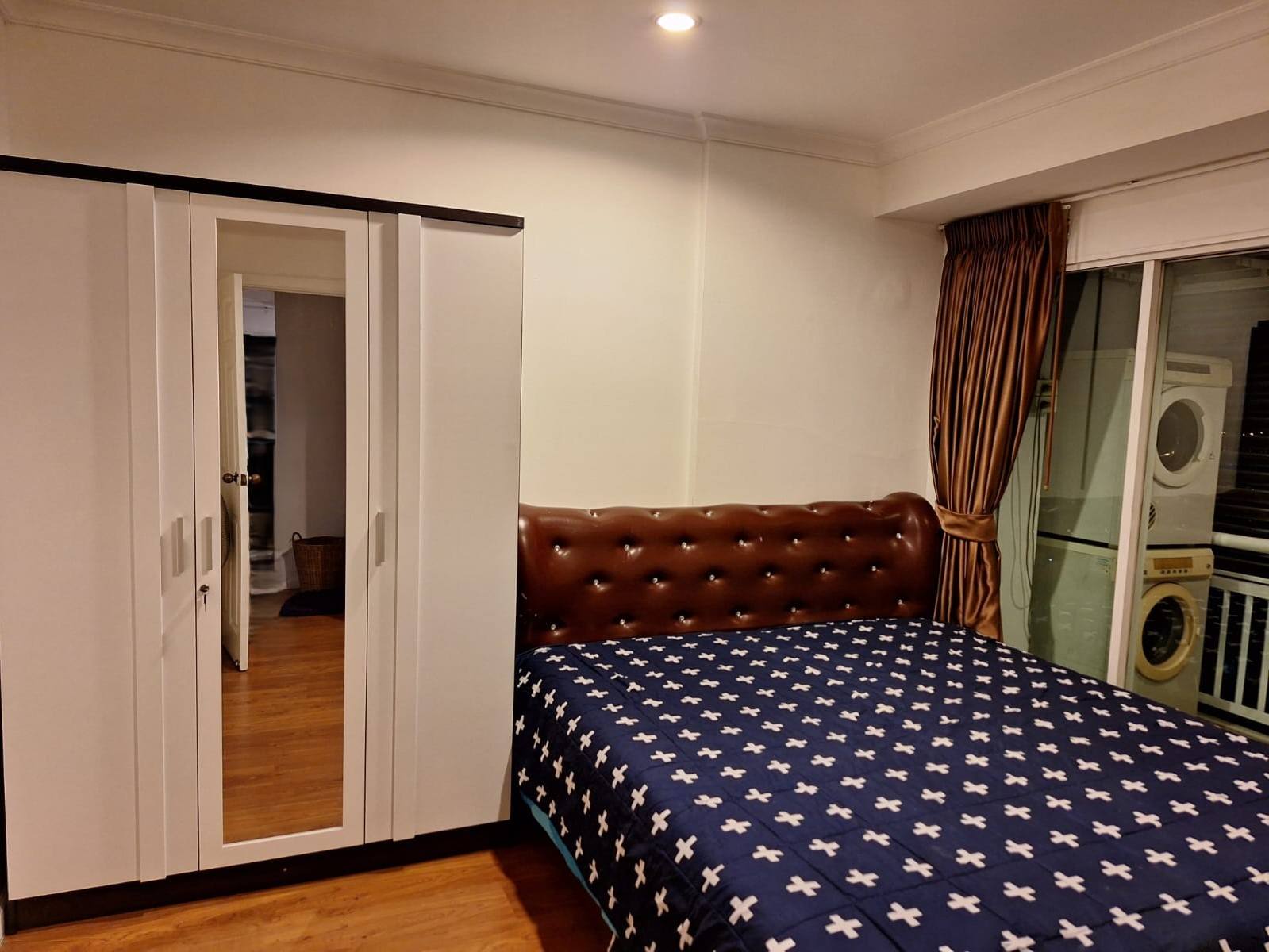 High-floor 2-bed, 3-bath 101 sqm unit at Grand Park View Asoke with wraparound balcony, Western kitchen, 2 parking. For rent at 49K/month. Inquire today!