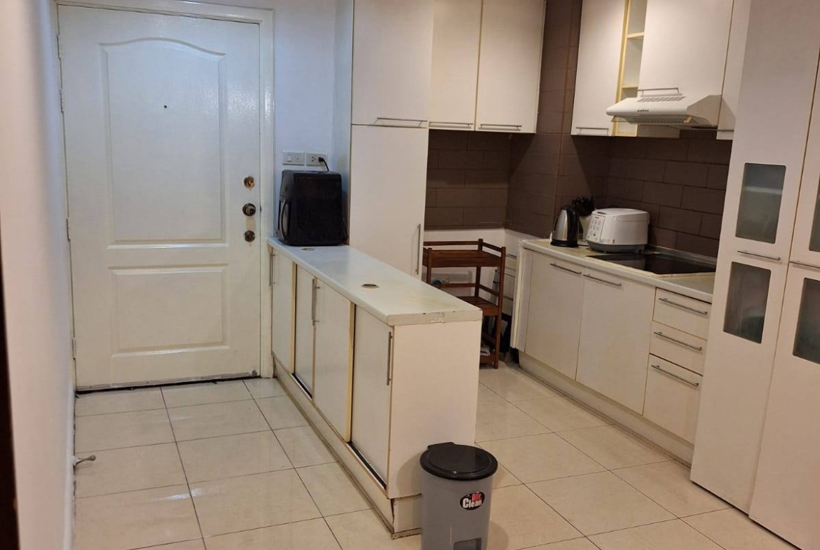 High-floor 2-bed, 3-bath 101 sqm unit at Grand Park View Asoke with wraparound balcony, Western kitchen, 2 parking. For rent at 49K/month. Inquire today!