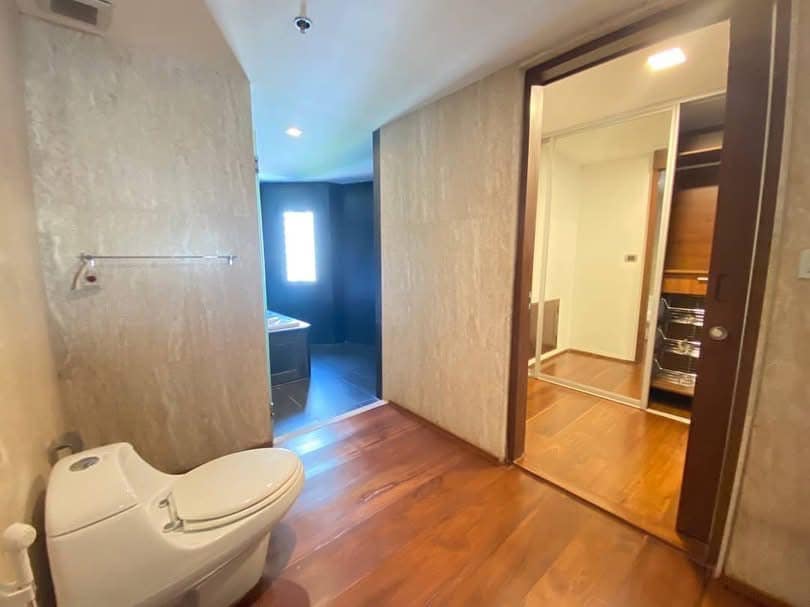 Spacious 3-bedroom, 3-bathroom residence at Kallista Mansion, 315 sqm, pet-friendly, 25th floor, rent for 165K/month or for sale at 55 MB. Contact for more details.