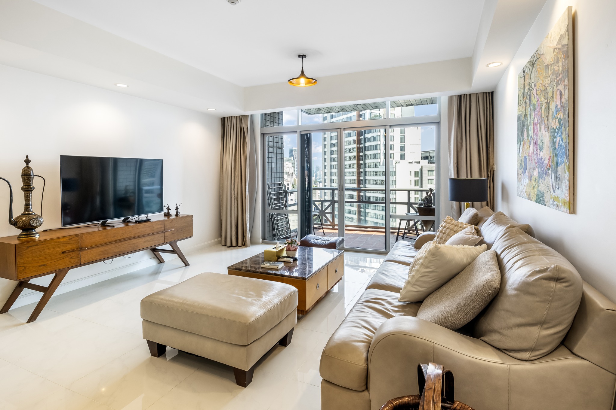 Spacious 2+1-bedroom condo at All Seasons Mansion, 137 sqm, fully furnished, newly renovated, prime city center. Rent for THB 78,000/month. Contact for viewing.