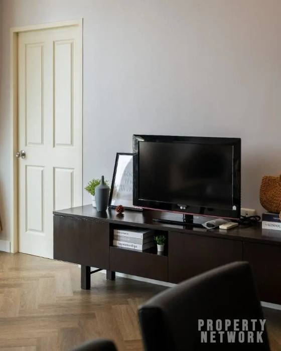 Spacious 1-bed, 1-bath 61 sqm unit on 14th floor at Siri Residence. Features 2 balconies and closed kitchen. For sale at ฿10.5M. Contact us for a viewing today!