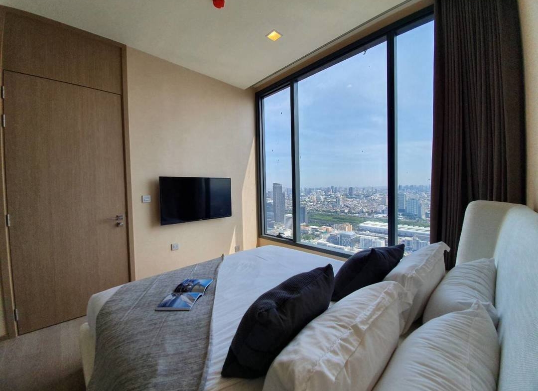Luxury 1-Bedroom condo at The ESSE Asoke, 44.5 sqm, fully furnished, available for rent at 50K/month. Prime location, close to BTS, MRT, and Terminal 21.