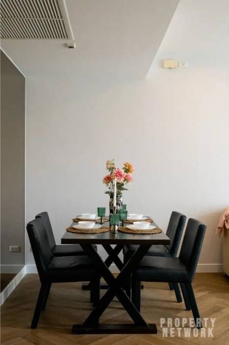 Spacious 1-bed, 1-bath 61 sqm unit on 14th floor at Siri Residence. Features 2 balconies and closed kitchen. For sale at ฿10.5M. Contact us for a viewing today!