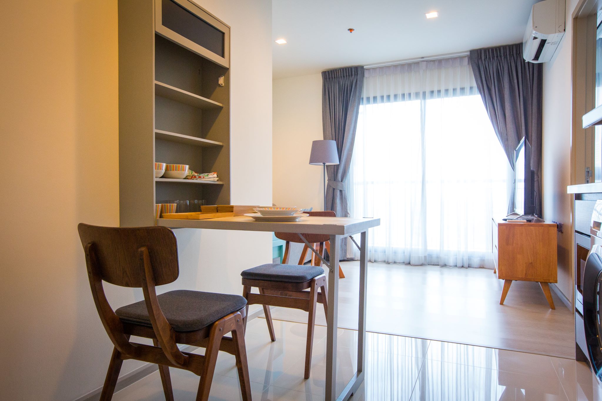 Modern 1-bedroom condo in Thonglor, 33 sqm, 19th floor, pool view. For rent at 22K/month or for sale at 6.6M THB. Fully furnished and ready to move in.