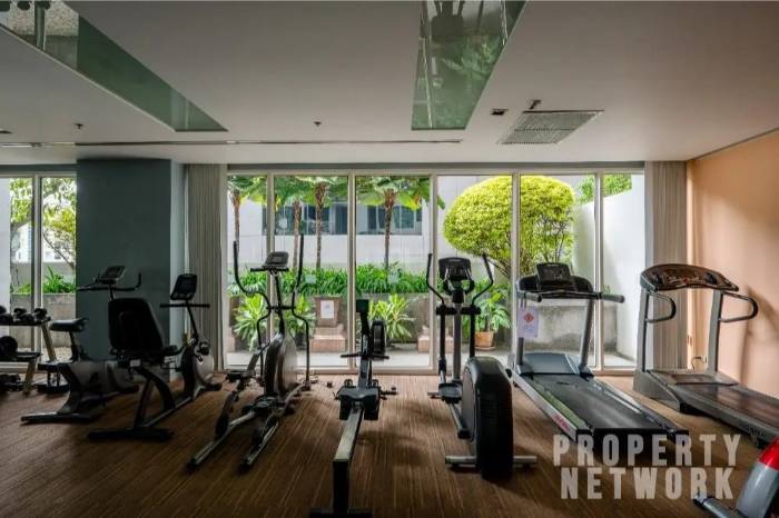 Spacious 1-bed, 1-bath 61 sqm unit on 14th floor at Siri Residence. Features 2 balconies and closed kitchen. For sale at ฿10.5M. Contact us for a viewing today!