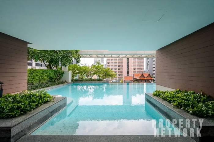 Spacious 1-bed, 1-bath 61 sqm unit on 14th floor at Siri Residence. Features 2 balconies and closed kitchen. For sale at ฿10.5M. Contact us for a viewing today!