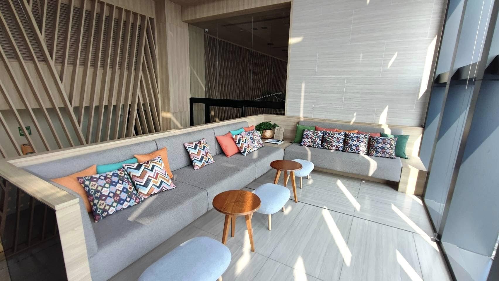 Stylish 1-bed 1-bath condo at Oka Haus Sukhumvit 36, 34.27 sqm, 30th floor river view. For sale at 5.2M. Modern amenities and prime location.