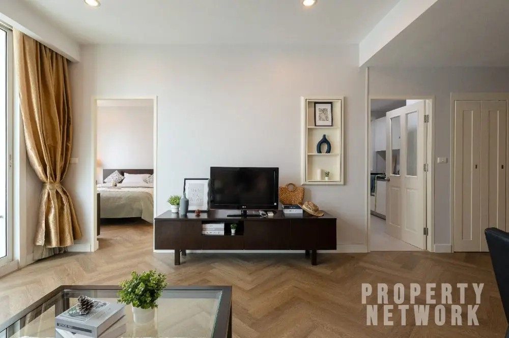 Luxury 1-bedroom condo in Siri Residence, 61 sqm, 14th floor, 2 balconies, 200m from Phrom Phong BTS. For sale at 10.5M THB. Prime location!