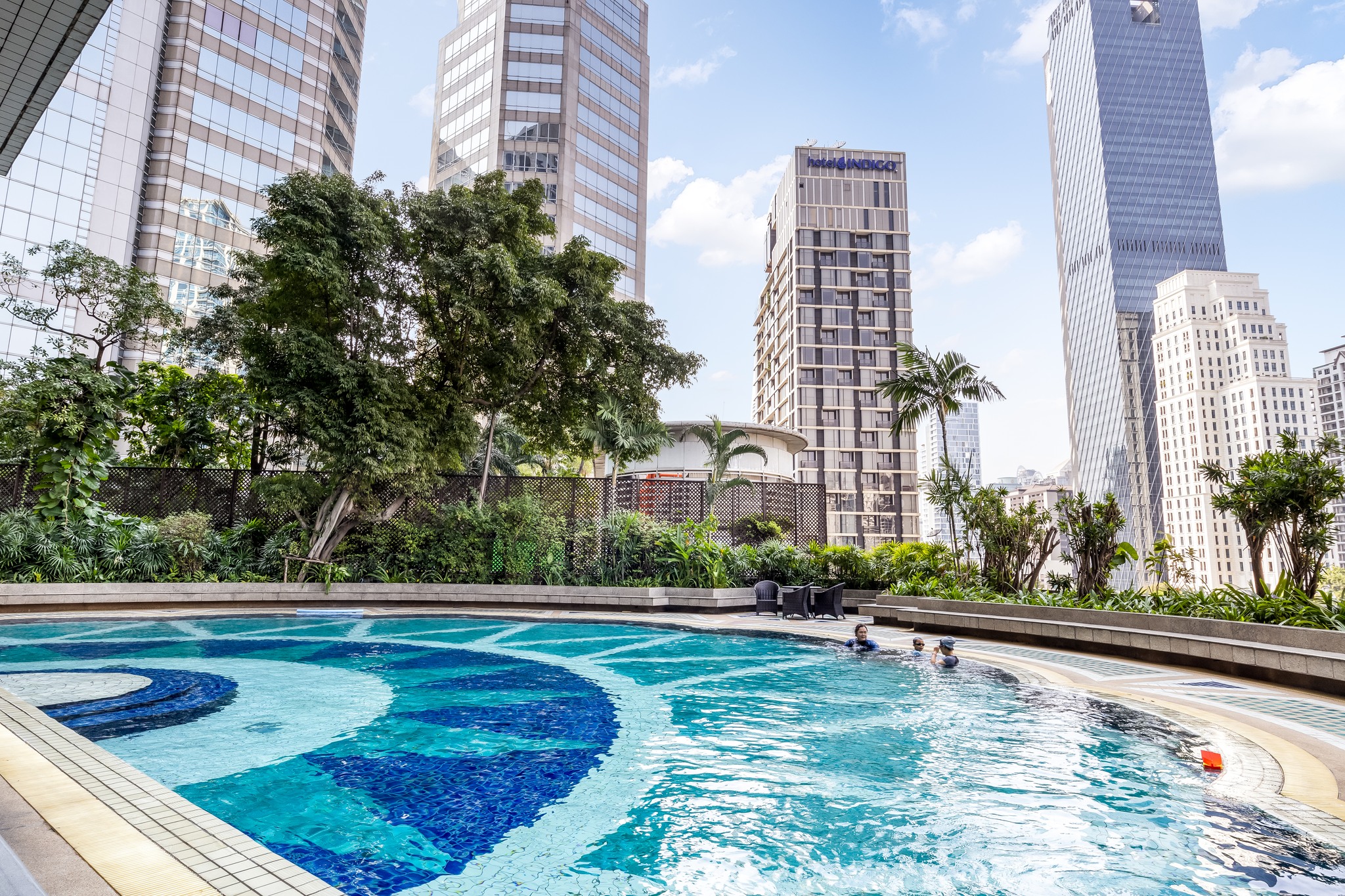 Spacious 2+1-bedroom condo at All Seasons Mansion, 137 sqm, fully furnished, newly renovated, prime city center. Rent for THB 78,000/month. Contact for viewing.