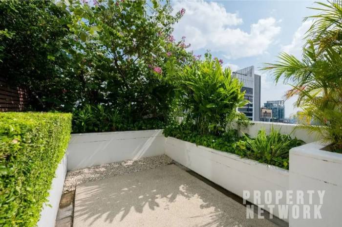 Spacious 1-bed, 1-bath 61 sqm unit on 14th floor at Siri Residence. Features 2 balconies and closed kitchen. For sale at ฿10.5M. Contact us for a viewing today!