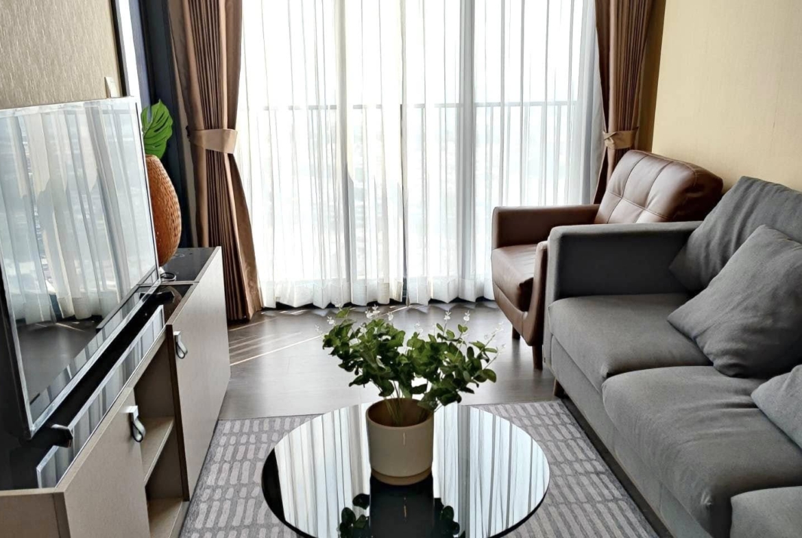 Stylish 1-bed 1-bath condo at Oka Haus Sukhumvit 36, 34.27 sqm, 30th floor river view. For sale at 5.2M. Modern amenities and prime location.