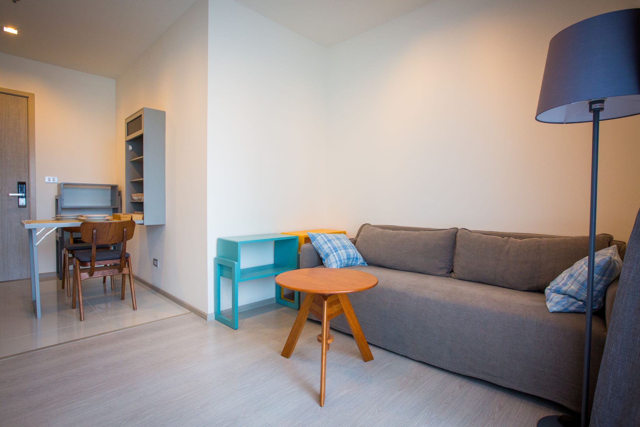 Modern 1-bedroom condo in Thonglor, 33 sqm, 19th floor, pool view. For rent at 22K/month or for sale at 6.6M THB. Fully furnished and ready to move in.