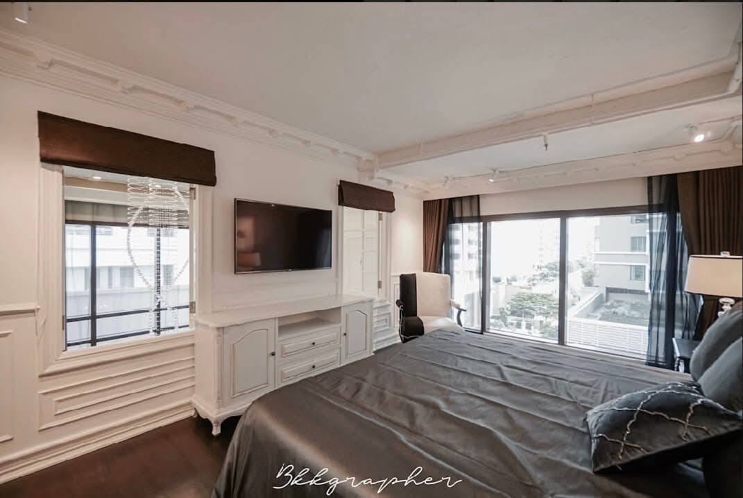 Stunning 3-bedroom, 3-bathroom duplex condo at The Emporio Place, 169 sqm, for rent at 120,000 THB/month. Contact us for more details or to schedule a viewing!