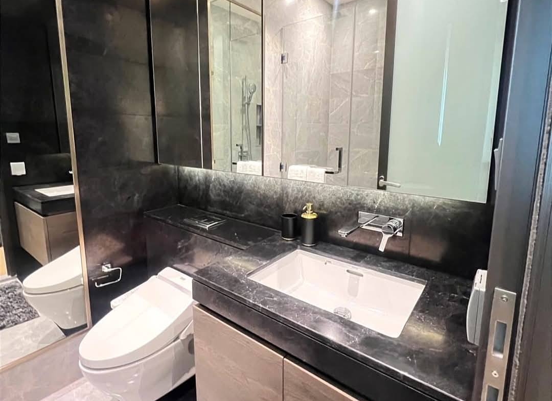 Luxury 2-bed 2-bath condo at 28 Chidlom, 74 sqm, fully furnished, near BTS Chidlom. For rent at 85K/month. Premium facilities and prime location.