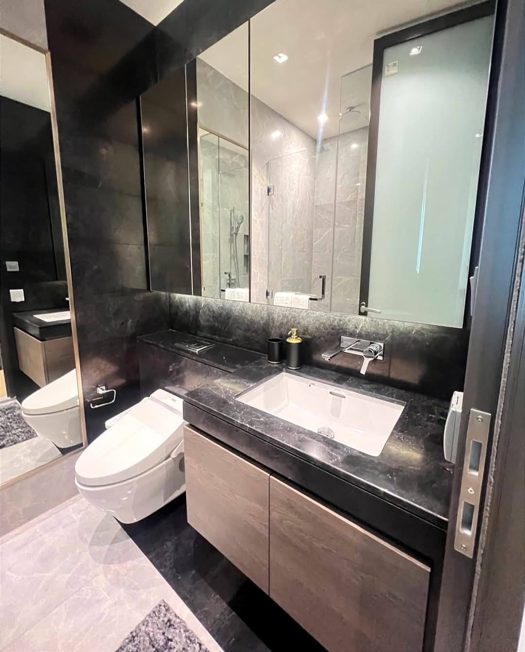 Luxury 2-bed 2-bath condo at 28 Chidlom, 74 sqm, fully furnished, near BTS Chidlom. For rent at 85K/month. Premium facilities and prime location.