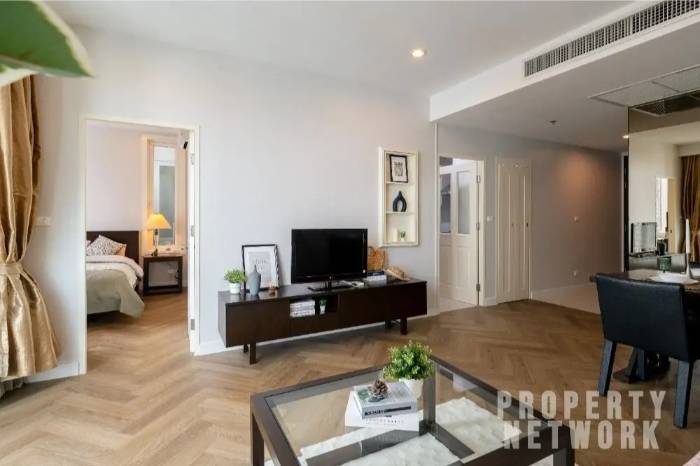 Spacious 1-bed, 1-bath 61 sqm unit on 14th floor at Siri Residence. Features 2 balconies and closed kitchen. For sale at ฿10.5M. Contact us for a viewing today!