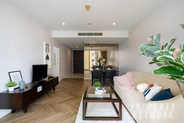 Spacious 1-bed, 1-bath 61 sqm unit on 14th floor at Siri Residence. Features 2 balconies and closed kitchen. For sale at ฿10.5M. Contact us for a viewing today!