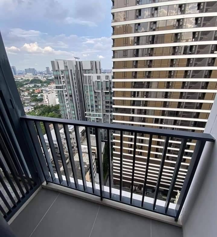 Beautiful 2-bedroom, 2-bathroom condo for rent at M Thonglor 10, 57.5 sqm, pet-friendly, fully furnished, for 45,000 THB/month. Contact us for more details!