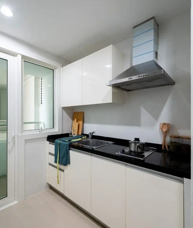 Luxury 1-bedroom condo in Siri Residence, 61 sqm, 14th floor, 2 balconies, 200m from Phrom Phong BTS. For sale at 10.5M THB. Prime location!