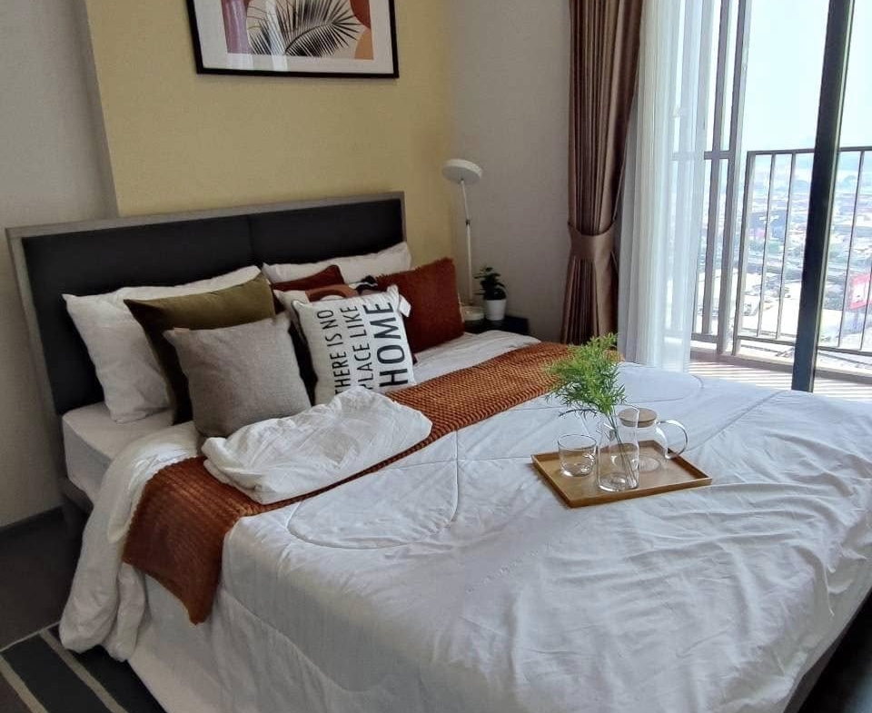 Stylish 1-bed 1-bath condo at Oka Haus Sukhumvit 36, 34.27 sqm, 30th floor river view. For sale at 5.2M. Modern amenities and prime location.