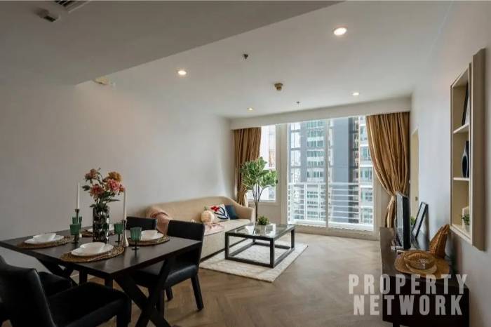 Spacious 1-bed, 1-bath 61 sqm unit on 14th floor at Siri Residence. Features 2 balconies and closed kitchen. For sale at ฿10.5M. Contact us for a viewing today!