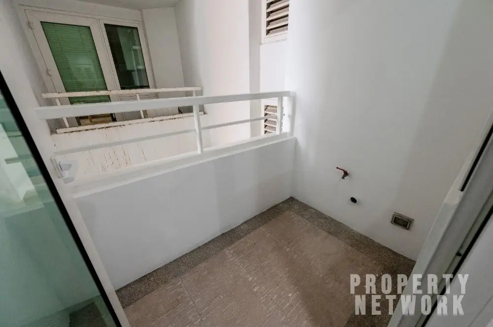 Luxury 1-bedroom condo in Siri Residence, 61 sqm, 14th floor, 2 balconies, 200m from Phrom Phong BTS. For sale at 10.5M THB. Prime location!