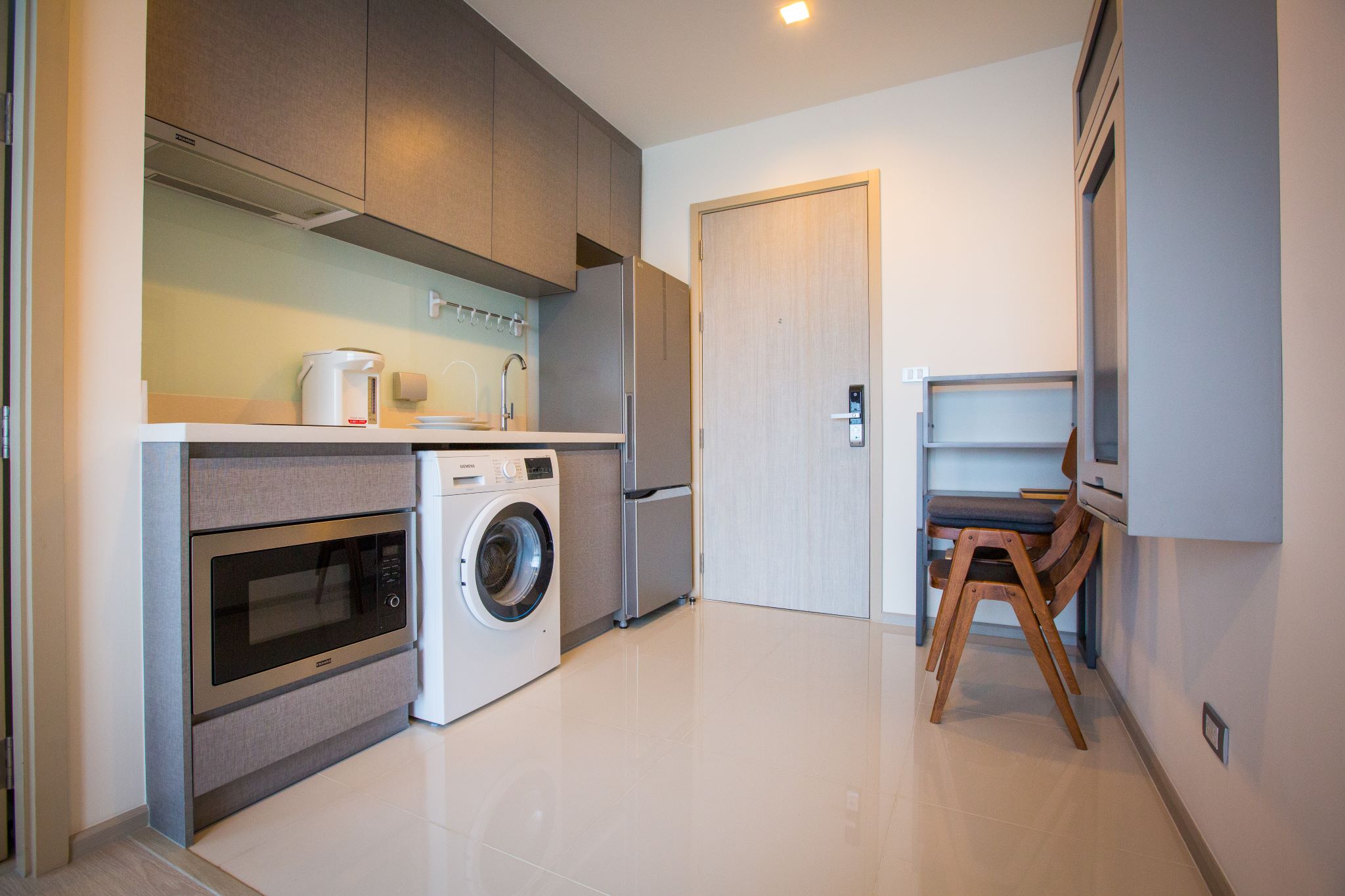 Modern 1-bedroom condo in Thonglor, 33 sqm, 19th floor, pool view. For rent at 22K/month or for sale at 6.6M THB. Fully furnished and ready to move in.