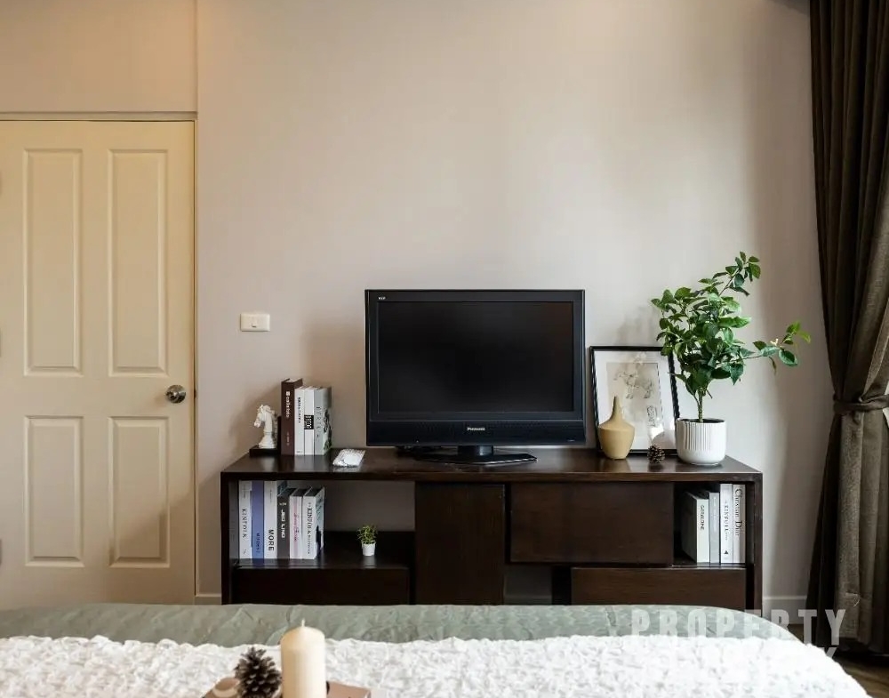 Luxury 1-bedroom condo in Siri Residence, 61 sqm, 14th floor, 2 balconies, 200m from Phrom Phong BTS. For sale at 10.5M THB. Prime location!