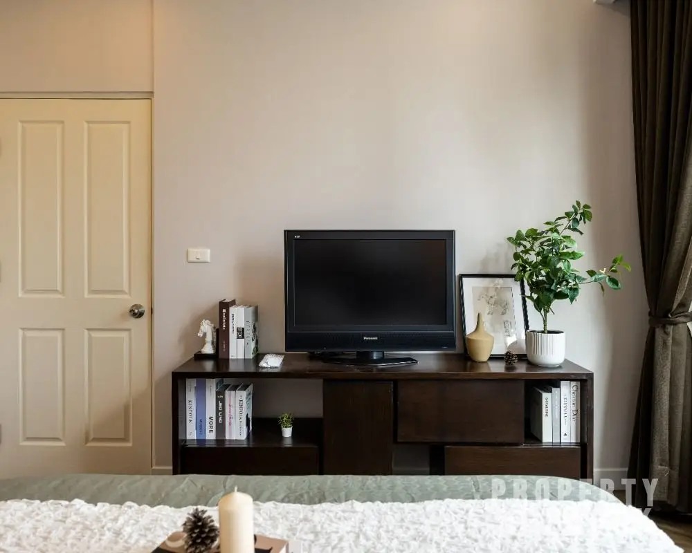 Luxury 1-bedroom condo in Siri Residence, 61 sqm, 14th floor, 2 balconies, 200m from Phrom Phong BTS. For sale at 10.5M THB. Prime location!