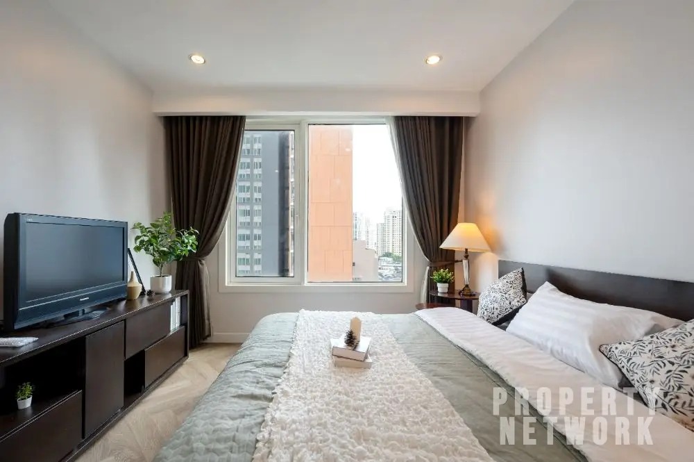 Luxury 1-bedroom condo in Siri Residence, 61 sqm, 14th floor, 2 balconies, 200m from Phrom Phong BTS. For sale at 10.5M THB. Prime location!