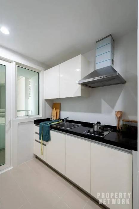 Spacious 1-bed, 1-bath 61 sqm unit on 14th floor at Siri Residence. Features 2 balconies and closed kitchen. For sale at ฿10.5M. Contact us for a viewing today!