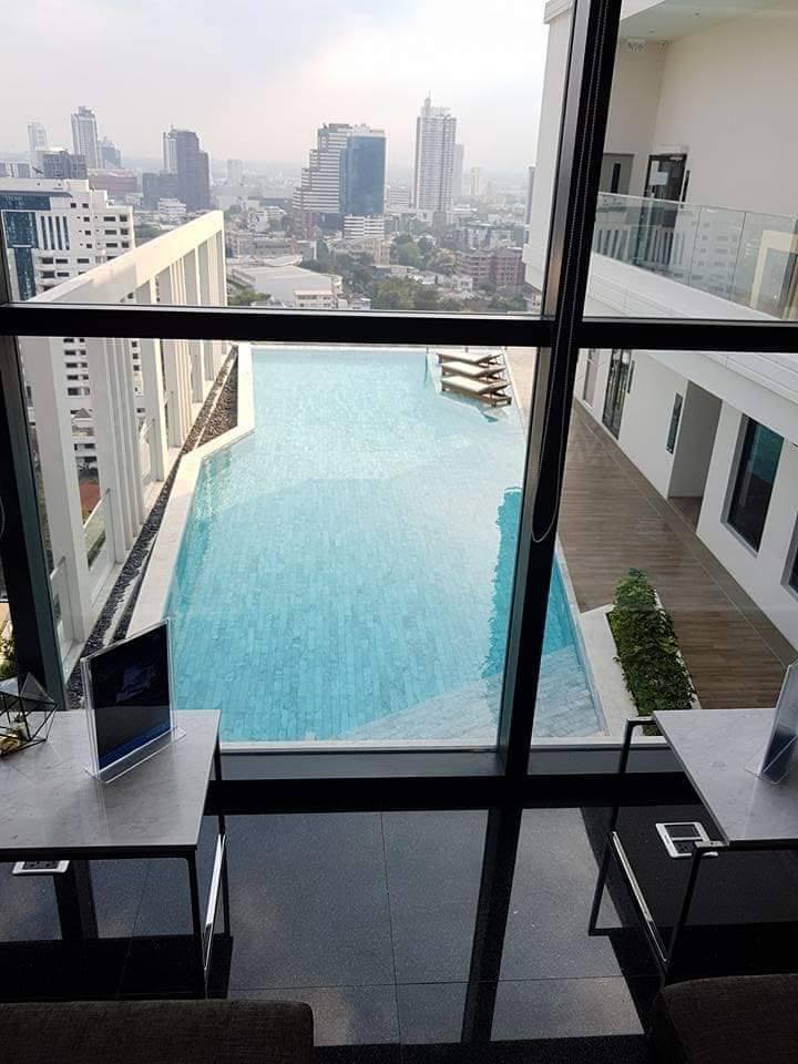 Beautiful 2-bedroom, 2-bathroom condo for rent at M Thonglor 10, 57.5 sqm, pet-friendly, fully furnished, for 45,000 THB/month. Contact us for more details!