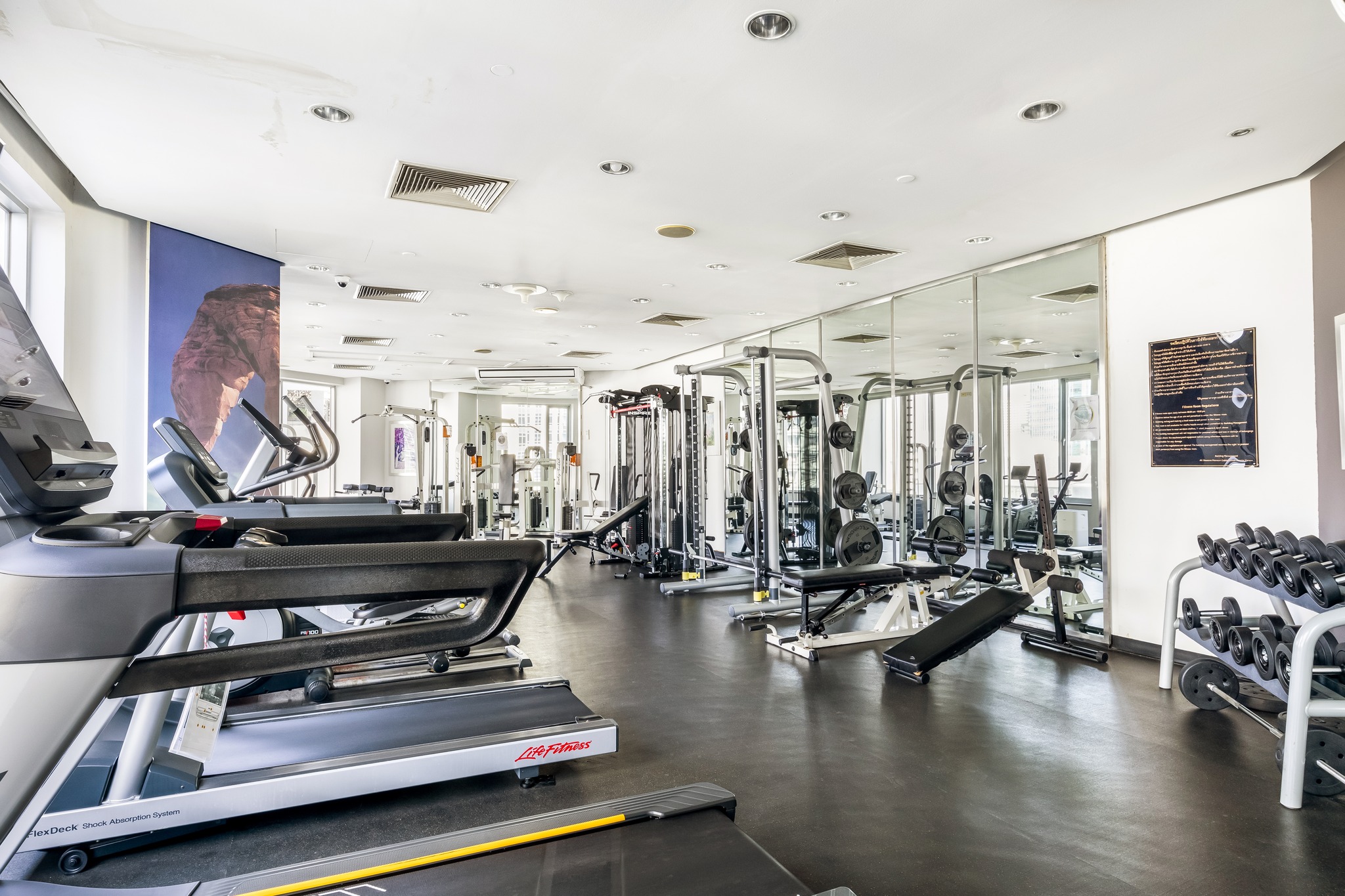 Spacious 2+1-bedroom condo at All Seasons Mansion, 137 sqm, fully furnished, newly renovated, prime city center. Rent for THB 78,000/month. Contact for viewing.
