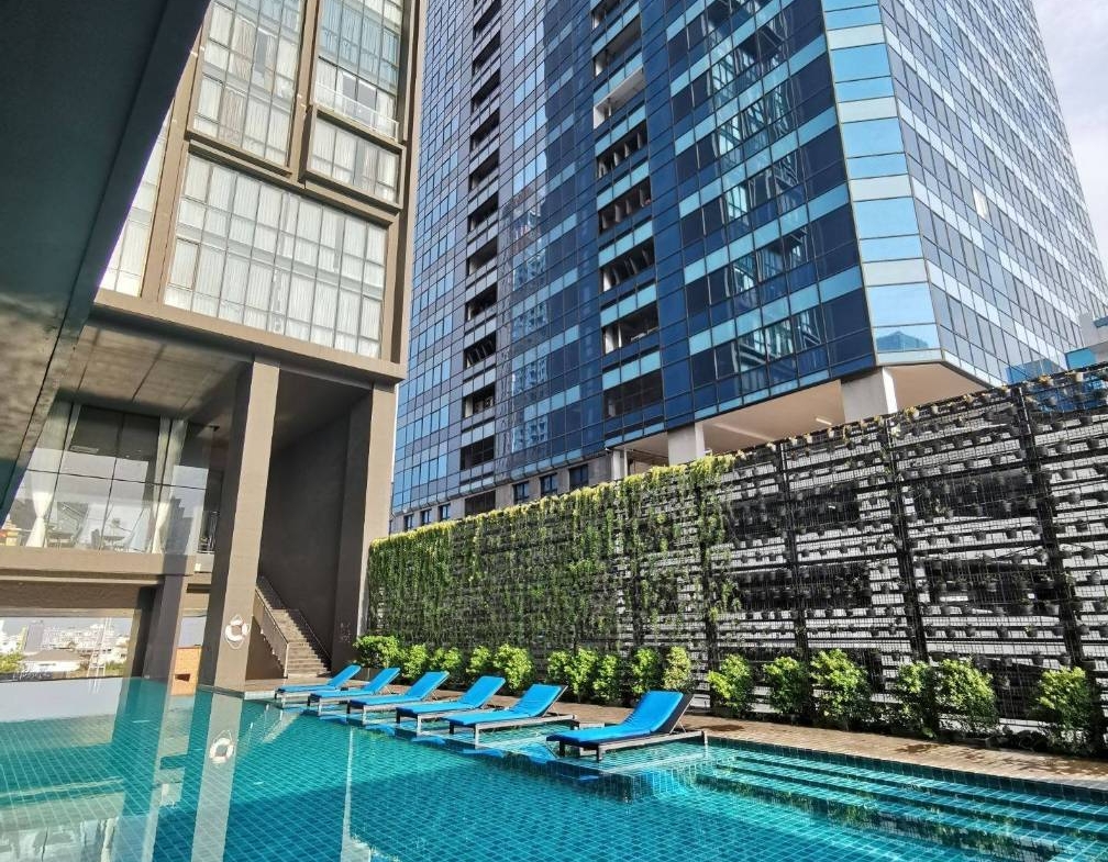 Pet-friendly 2-bed, 2-bath condo at Estella Ekkamai, 59.42 sqm, fully furnished, 24th floor, top facilities. Only 35,000 THB/month. Available March 31, 2025.