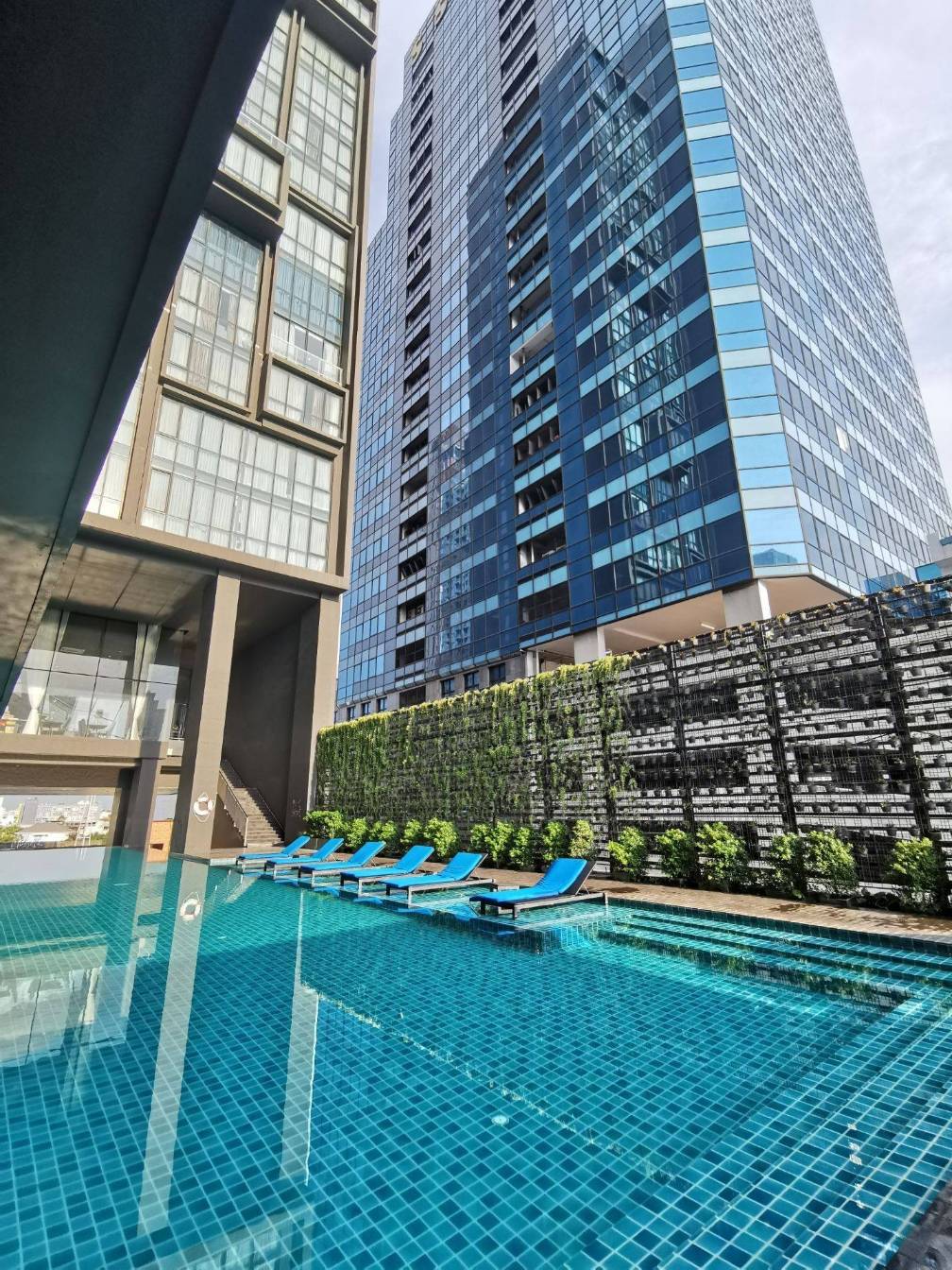 Pet-friendly 2-bed, 2-bath condo at Estella Ekkamai, 59.42 sqm, fully furnished, 24th floor, top facilities. Only 35,000 THB/month. Available March 31, 2025.