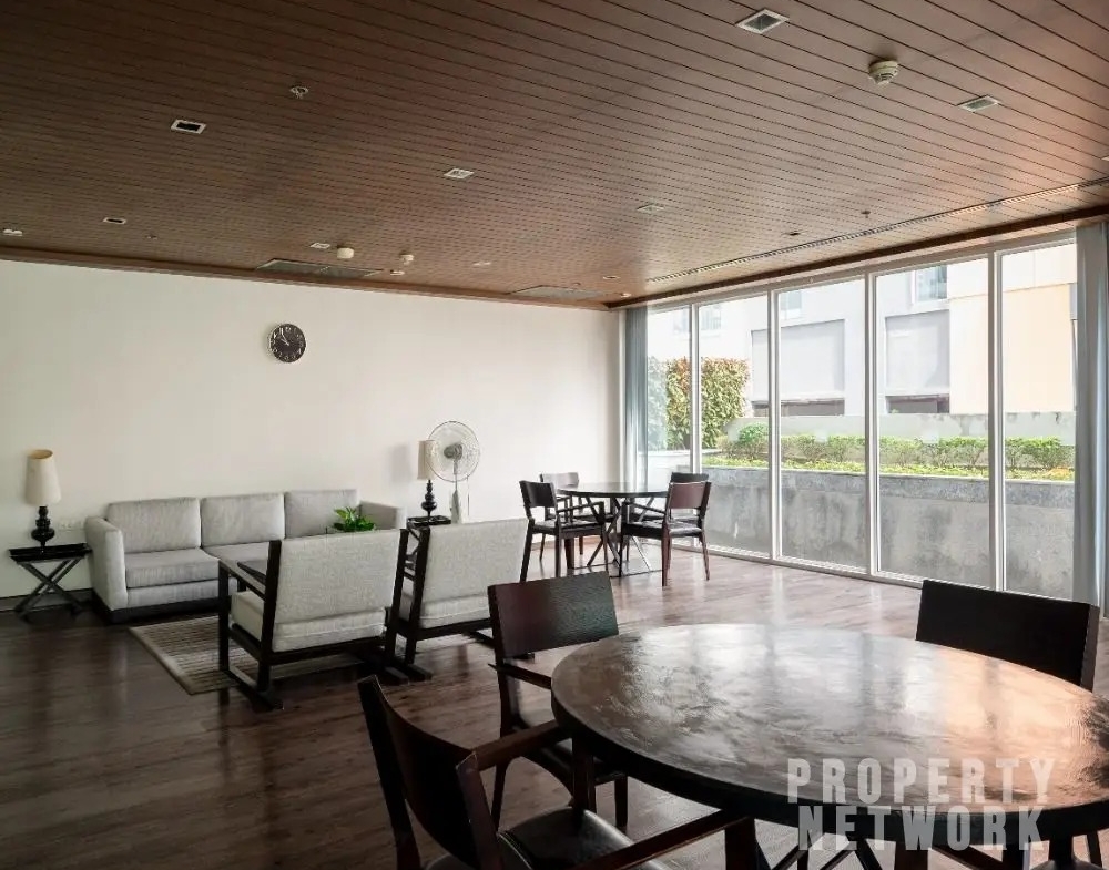 Luxury 1-bedroom condo in Siri Residence, 61 sqm, 14th floor, 2 balconies, 200m from Phrom Phong BTS. For sale at 10.5M THB. Prime location!
