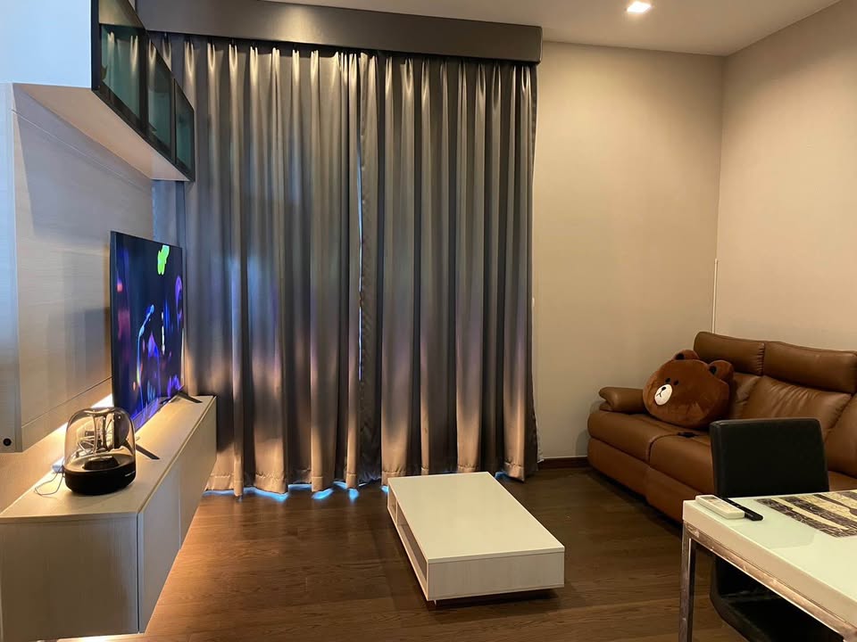 1-bed 1-bath 45 sqm condo on 35th floor at Q Asoke. Prime location near MRT. Tenanted until Apr 2026. For sale at 8MB. High-rise, fully furnished unit.