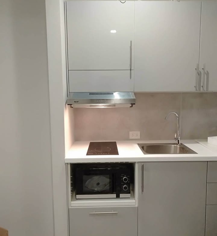 Modern 1-bed condo at Noble Ploenchit, 47 sq.m, garden view, private lift access. Located near BTS Ploenchit. Fully equipped and ready to move in.