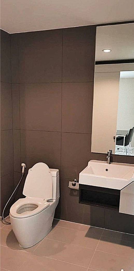 Pet-friendly 2-bed, 2-bath condo at Estella Ekkamai, 59.42 sqm, fully furnished, 24th floor, top facilities. Only 35,000 THB/month. Available March 31, 2025.