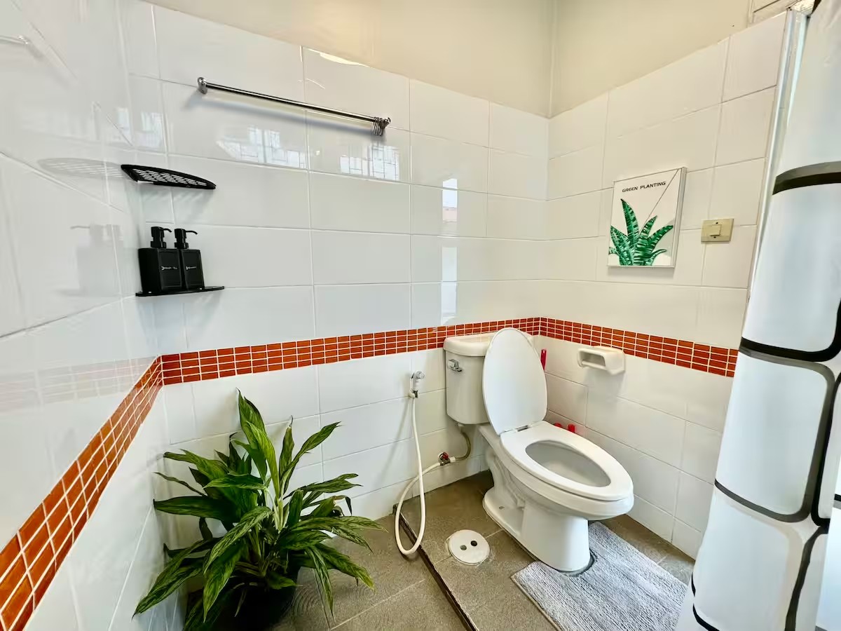 Pet-friendly 3-bed, 2-bath house for rent in Ekkamai 12/Pridi 31. Fully furnished. Short-term lease only (May–August 2025). Rent 65,000 THB/month.