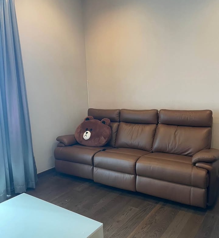 1-bed 1-bath 45 sqm condo on 35th floor at Q Asoke. Prime location near MRT. Tenanted until Apr 2026. For sale at 8MB. High-rise, fully furnished unit.