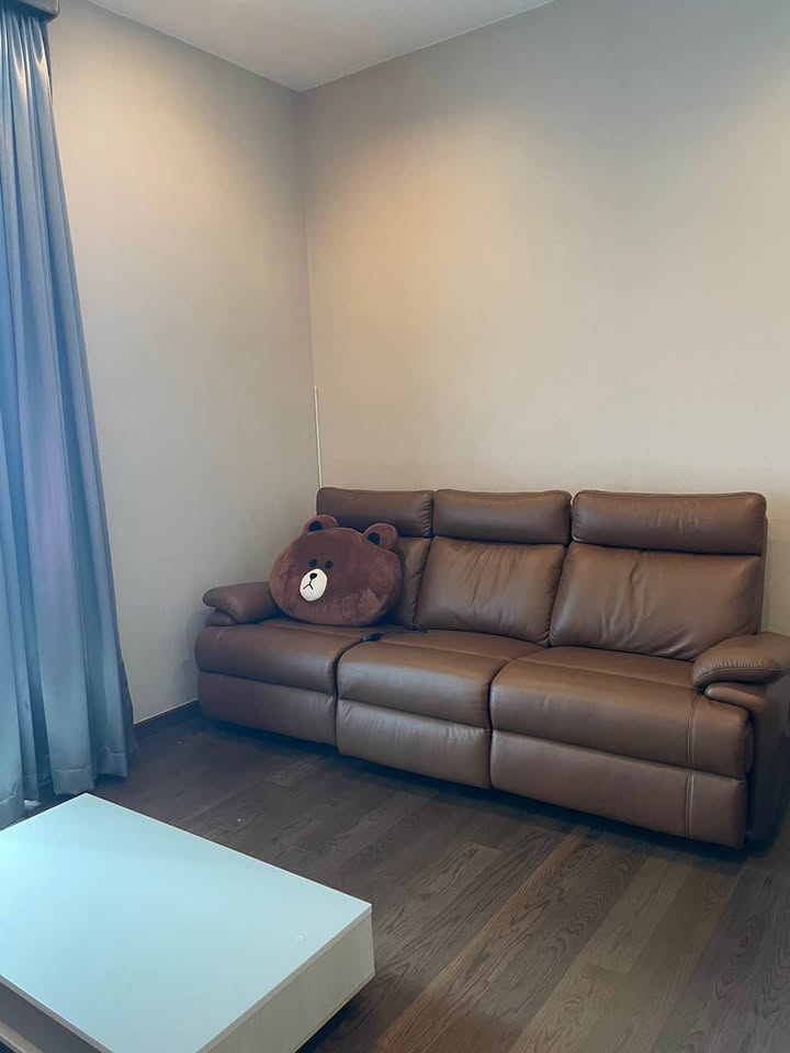 1-bed 1-bath 45 sqm condo on 35th floor at Q Asoke. Prime location near MRT. Tenanted until Apr 2026. For sale at 8MB. High-rise, fully furnished unit.