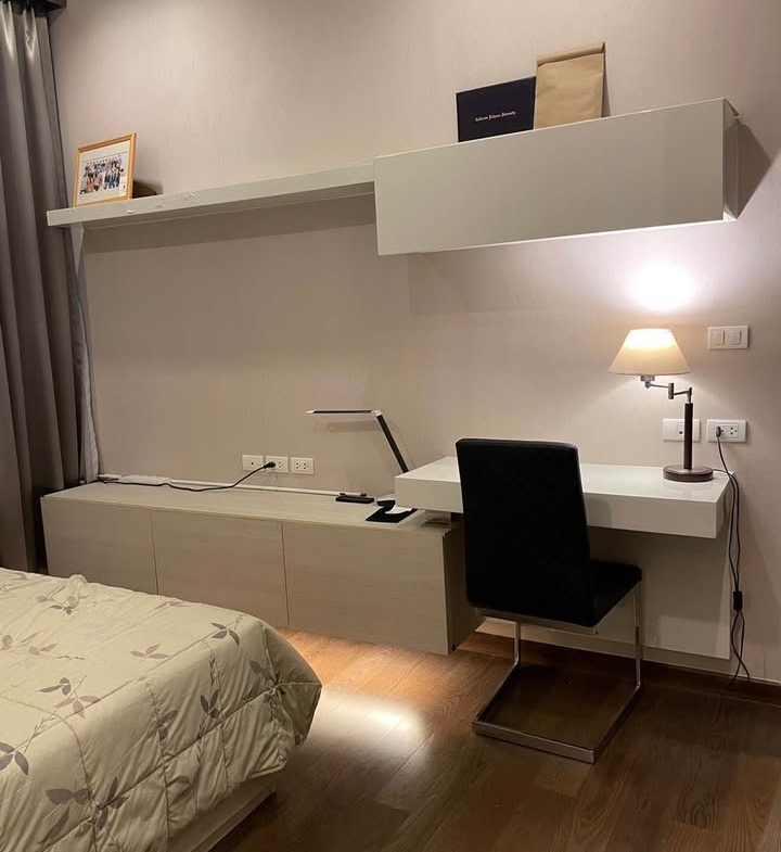 1-bed 1-bath 45 sqm condo on 35th floor at Q Asoke. Prime location near MRT. Tenanted until Apr 2026. For sale at 8MB. High-rise, fully furnished unit.