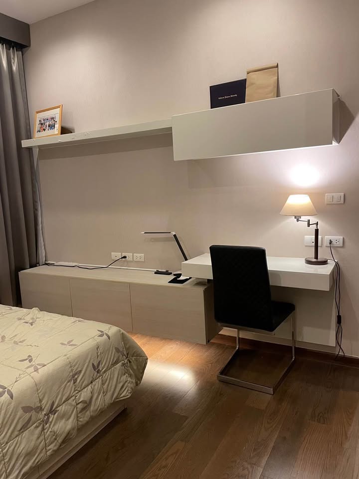 1-bed 1-bath 45 sqm condo on 35th floor at Q Asoke. Prime location near MRT. Tenanted until Apr 2026. For sale at 8MB. High-rise, fully furnished unit.
