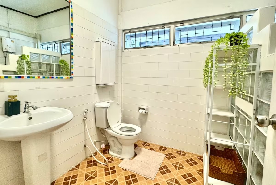 Pet-friendly 3-bed, 2-bath house for rent in Ekkamai 12/Pridi 31. Fully furnished. Short-term lease only (May–August 2025). Rent 65,000 THB/month.