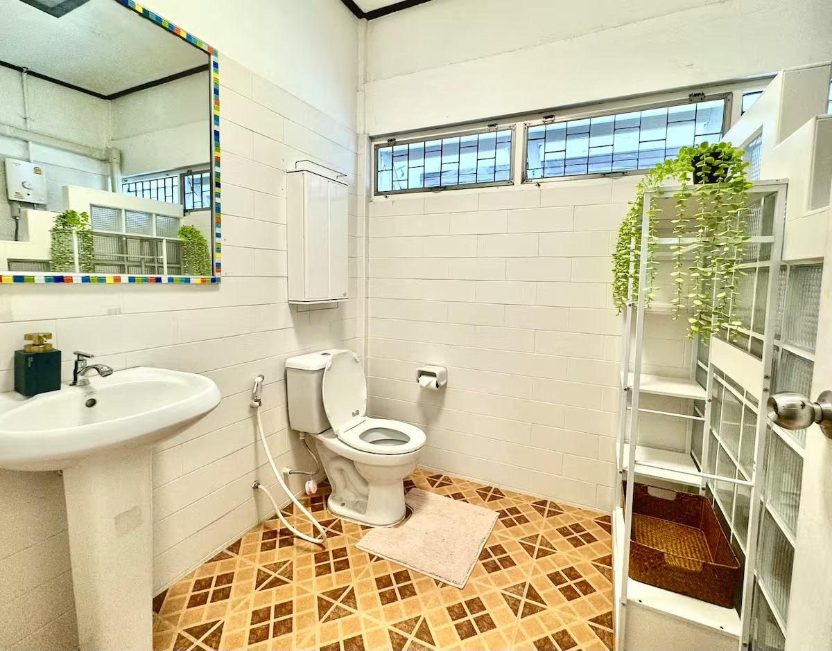 Pet-friendly 3-bed, 2-bath house for rent in Ekkamai 12/Pridi 31. Fully furnished. Short-term lease only (May–August 2025). Rent 65,000 THB/month.