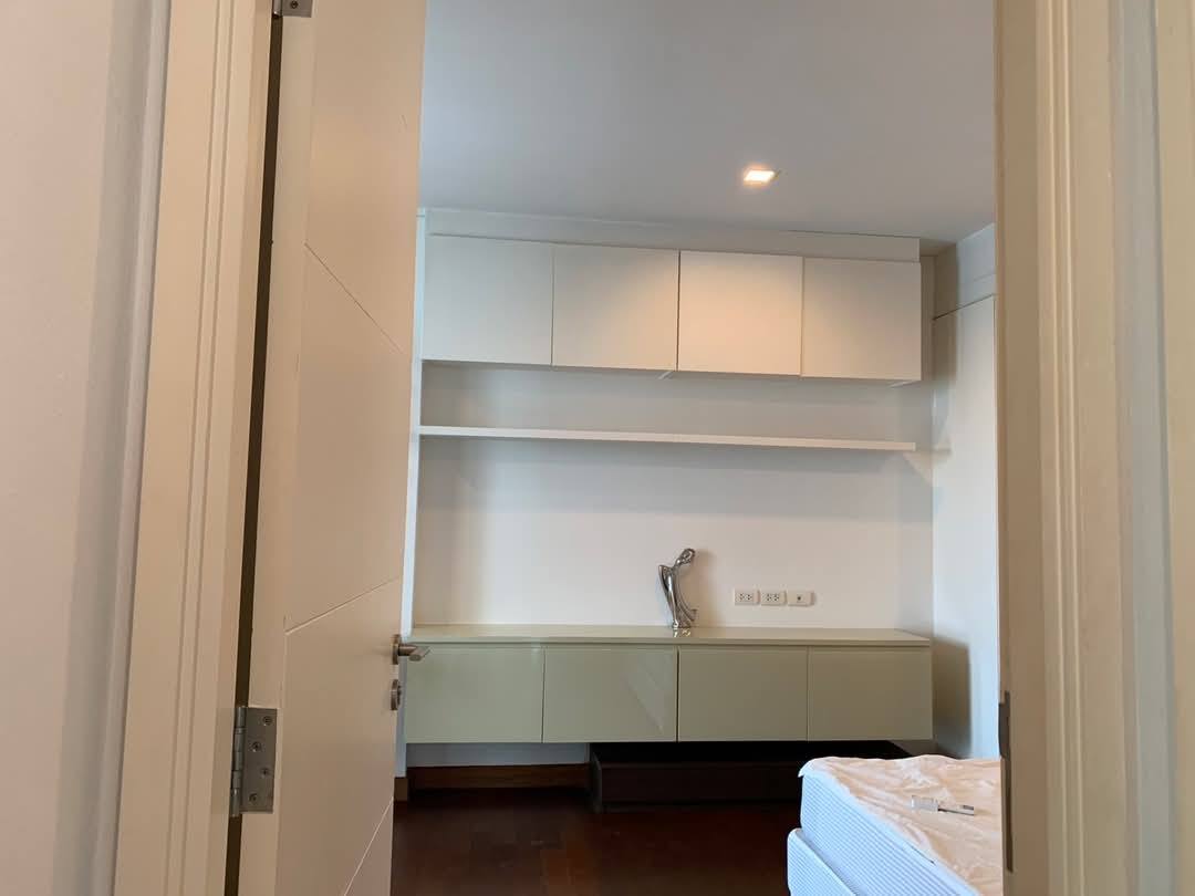 Spacious 4-bed condo at Ivy Thonglor, 198 sq.m, fully furnished on the 24th floor. Rent 130,000 THB/month. Prime Sukhumvit 55 location. BTS Thonglor nearby.